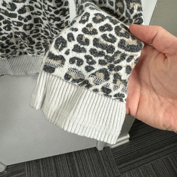 Six Fifty snow leopard back zippered soft cozy hoodie.  Sz M - Picture 4 of 9